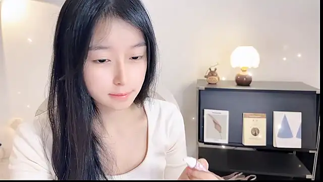 Snapshot of Onechestnut chatting on November 6, 12:28 pm Onechestnut online show from November 6, 12:28 pm