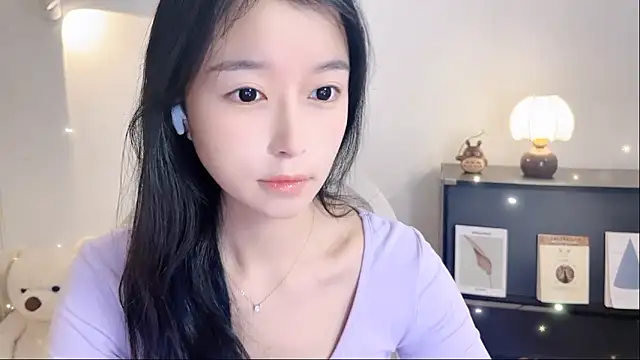 Snapshot of Onechestnut chatting on November 7, 7:08 am Onechestnut online show from November 7, 7:08 am