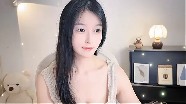 Snapshot of Onechestnut chatting on November 8, 1:44 pm Onechestnut online show from November 8, 1:44 pm