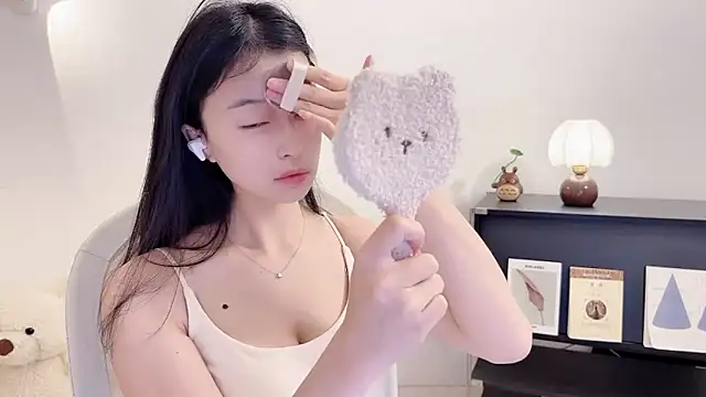 Snapshot of Onechestnut chatting on November 15, 6:22 am Onechestnut online show from November 15, 6:22 am