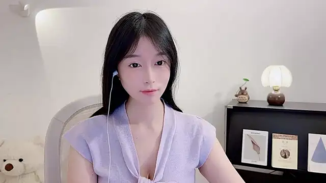 Snapshot of Onechestnut chatting on November 17, 6:08 am Onechestnut online show from November 17, 6:08 am