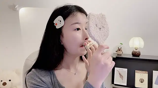 Snapshot of Onechestnut chatting on November 23, 7:08 am Onechestnut online show from November 23, 7:08 am