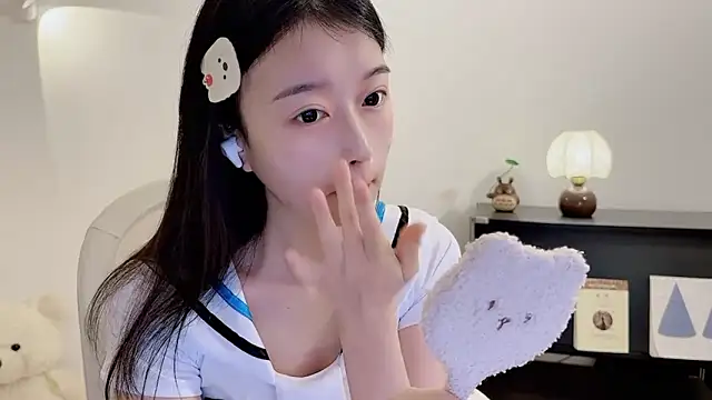 Snapshot of Onechestnut chatting on November 24, 6:13 am Onechestnut online show from November 24, 6:13 am