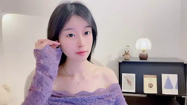 Snapshot of Onechestnut chatting on November 30, 5:55 am Onechestnut online show from November 30, 5:55 am