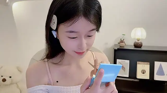 Snapshot of Onechestnut chatting on December 2, 6:30 am Onechestnut online show from December 2, 6:30 am