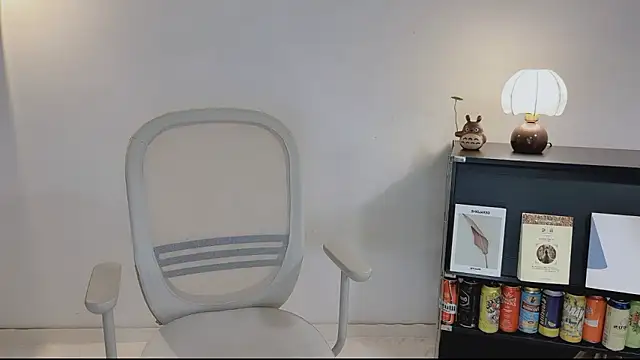 Onechestnut online show from April 22, 5:14 pm