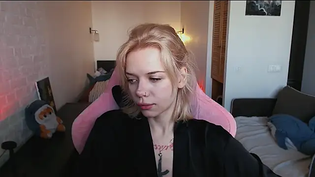 Snapshot of enchanting_chloe chatting on March 20, 1:05 pm enchanting chloe online show from March 20, 1:05 pm