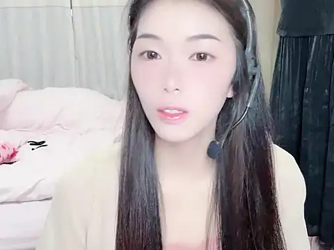 YUNA-kpop online show from August 1, 4:06 pm