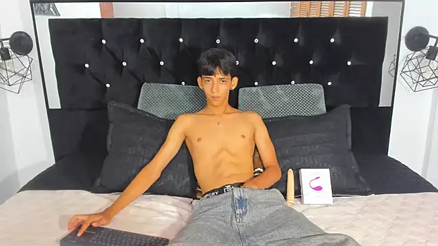 Sebas cat online show from October 12, 11:04 pm