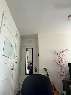 babykalirose online show from April 7, 1:11 pm