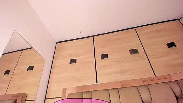 karol lewiss online show from February 25, 12:15 pm