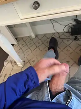 Snapshot of cyclone1212 chatting on February 6, 6:11 pm cyclone1212 online show from February 6, 6:11 pm