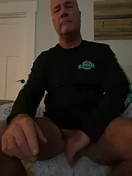 Snapshot of cyclone1212 chatting on February 7, 10:19 am cyclone1212 online show from February 7, 10:19 am