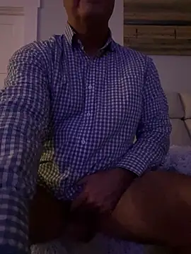 Snapshot of cyclone1212 chatting on February 15, 10:36 am cyclone1212 online show from February 15, 10:36 am