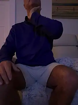 Snapshot of cyclone1212 chatting on February 16, 10:44 am cyclone1212 online show from February 16, 10:44 am