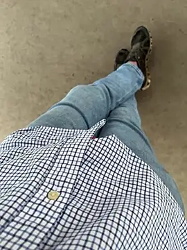 Snapshot of cyclone1212 chatting on March 7, 11:51 am cyclone1212 online show from March 7, 11:51 am