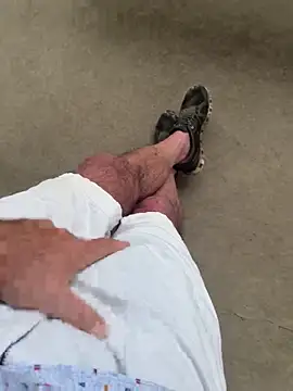 Snapshot of cyclone1212 chatting on March 8, 11:58 am cyclone1212 online show from March 8, 11:58 am