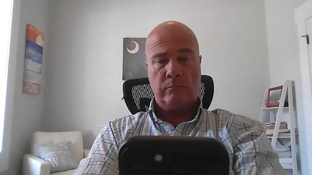 Snapshot of cyclone1212 chatting on March 9, 4:44 pm cyclone1212 online show from March 9, 4:44 pm