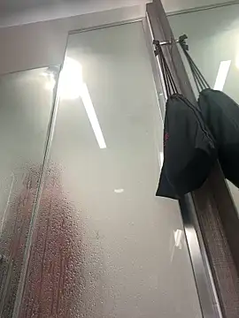 Snapshot of cyclone1212 chatting on March 19, 9:35 am cyclone1212 online show from March 19, 9:35 am