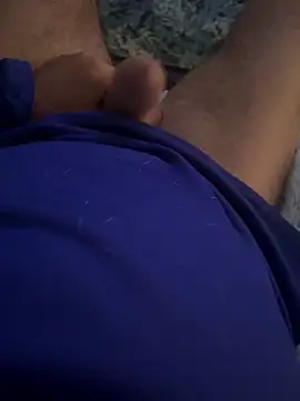 Snapshot of cyclone1212 chatting on March 25, 9:15 am cyclone1212 online show from March 25, 9:15 am