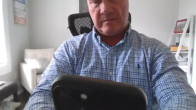 Snapshot of cyclone1212 chatting on March 31, 2:17 pm cyclone1212 online show from March 31, 2:17 pm