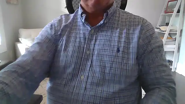 Snapshot of cyclone1212 chatting on April 1, 12:39 pm cyclone1212 online show from April 1, 12:39 pm