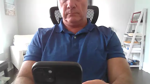 Snapshot of cyclone1212 chatting on April 3, 12:36 pm cyclone1212 online show from April 3, 12:36 pm