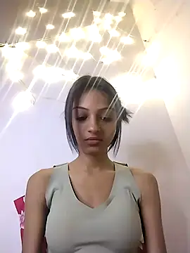 Your-Kitkat online show from November 18, 7:40 pm