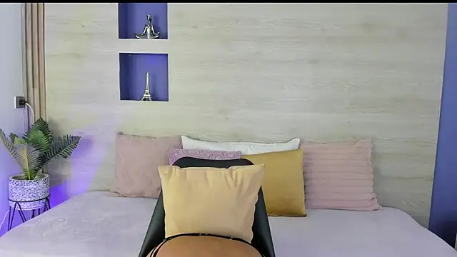 Stephanni  online show from September 19, 1:23 pm