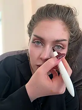 KellyKeler online show from February 4, 10:10 am