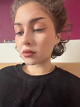 KellyKeler online show from February 25, 11:20 am