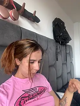 Snapshot of AllieYourGirl chatting on November 18, 6:23 pm AllieYourGirl online show from November 18, 6:23 pm