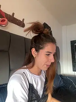 Snapshot of AllieYourGirl chatting on November 24, 7:02 pm AllieYourGirl online show from November 24, 7:02 pm