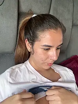 Snapshot of AllieYourGirl chatting on December 13, 7:53 pm AllieYourGirl online show from December 13, 7:53 pm