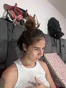 Snapshot of AllieYourGirl chatting on December 20, 10:50 pm AllieYourGirl online show from December 20, 10:50 pm