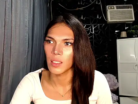 Snapshot of ladyhotcuming chatting on June 15, 2:14 am ladyhotcuming online show from June 15, 2:14 am