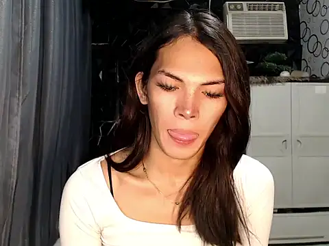 ladyhotcuming online show from July 5, 9:11 pm