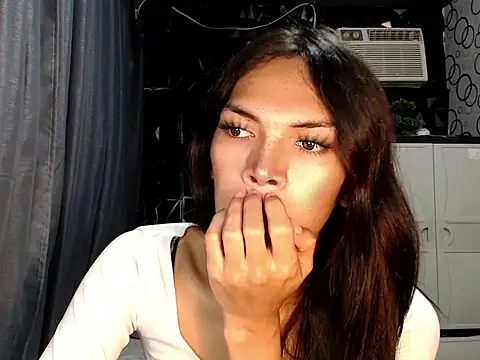 ladyhotcuming online show from July 8, 10:25 pm
