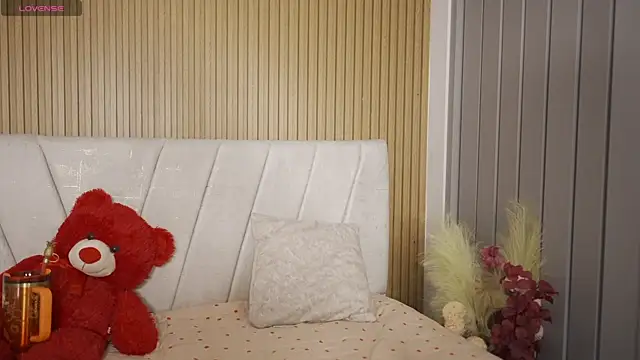 Michelle Zoe online show from July 17, 4:23 pm