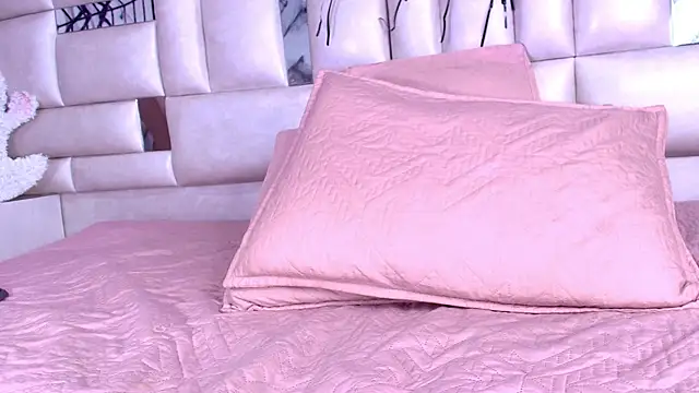 emmacurvy online show from October 23, 3:06 am