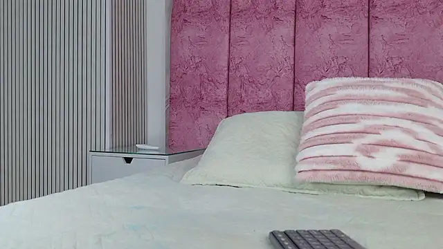 emmacurvy online show from February 23, 3:04 am