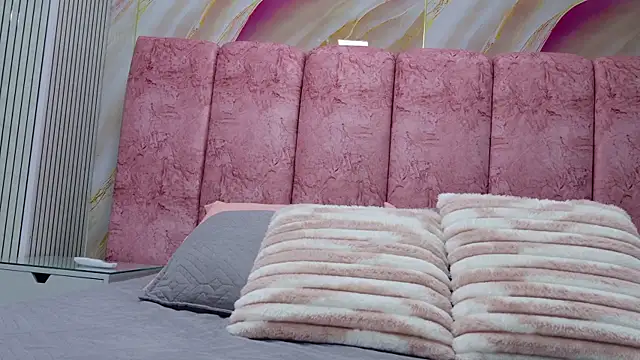 emmacurvy online show from April 9, 3:06 am