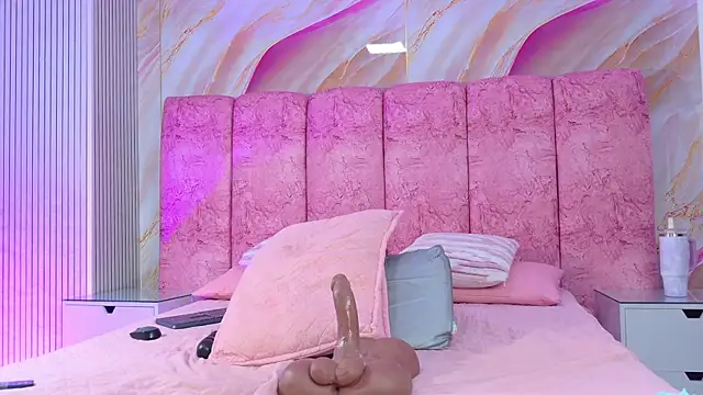 emmacurvy online show from July 7, 7:23 am