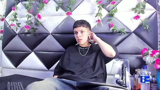 Megan Thompson  online show from December 20, 2:51 am