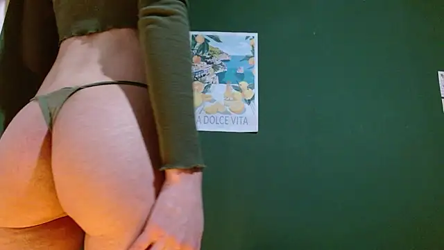 Snapshot of Roxiehood chatting on March 10, 2:16 am Roxiehood online show from March 10, 2:16 am