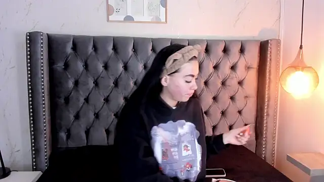 Snapshot of Anya_Belth chatting on June 21, 12:41 pm Anya Belth online show from June 21, 12:41 pm