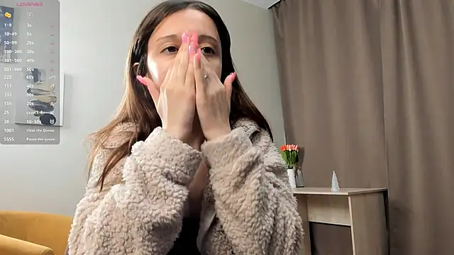 TaiteFairfield online show from December 18, 7:36 am