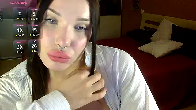 Snapshot of Cassie_Pinkkk chatting on October 20, 5:35 pm Cassie Pinkkk online show from October 20, 5:35 pm