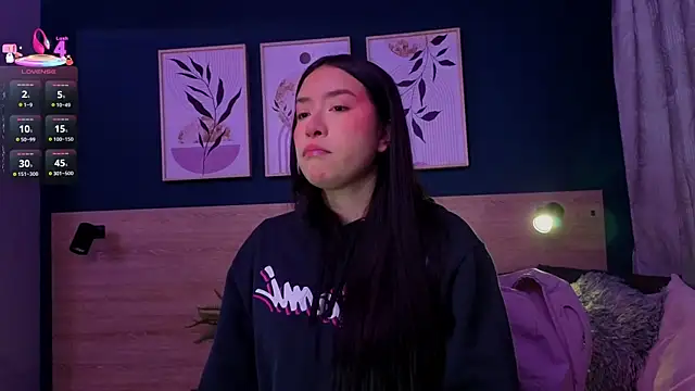 SarahMiler  online show from February 17, 11:50 am