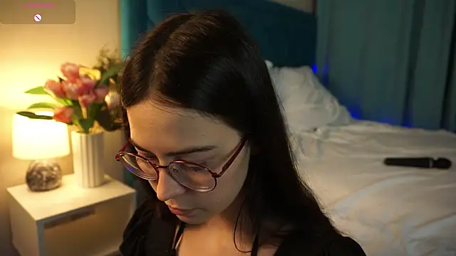 ywixos online show from November 6, 1:23 pm